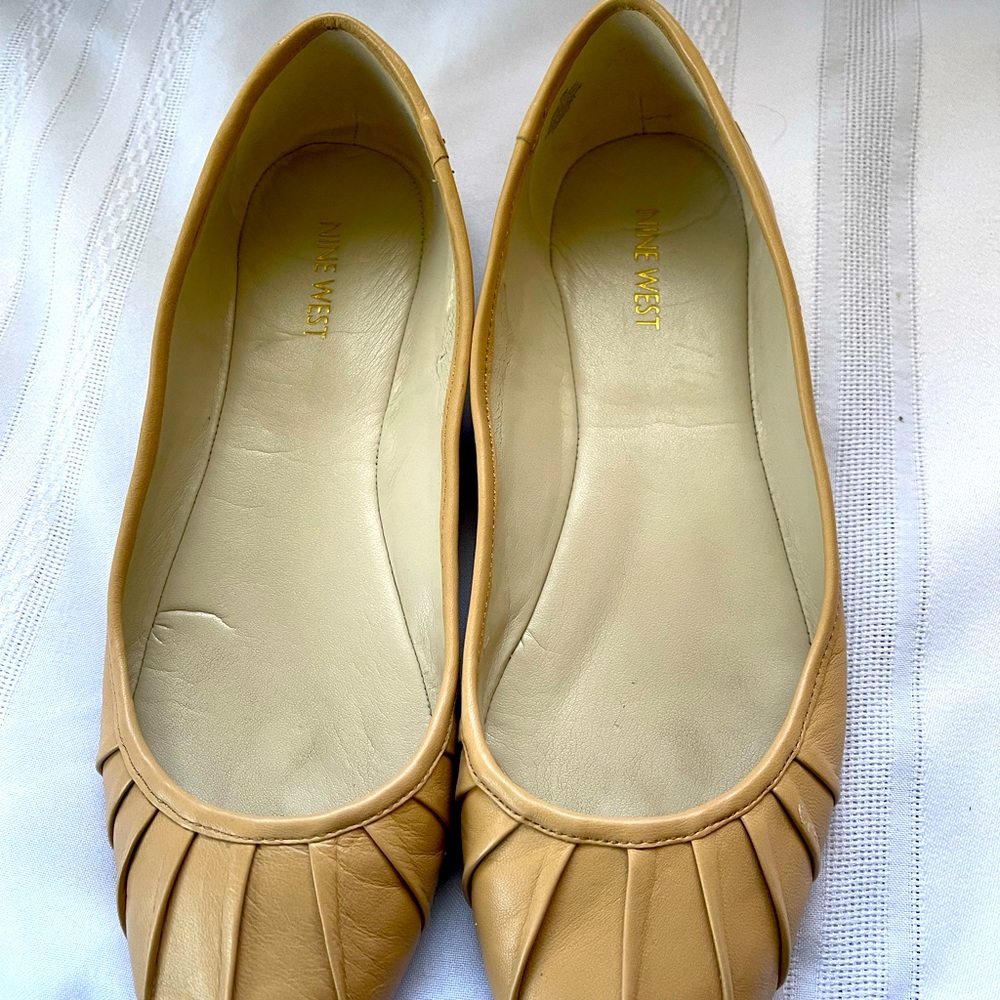 Nine West, women’s size 10, leather ballet flats, tan, pleated.